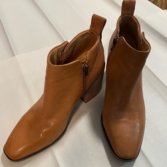 Vionic Lyssa Tan Leather Boots 10 - Picture 3 of 10